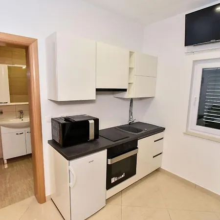 Charming With Shared Indoor Pool In Apartman *